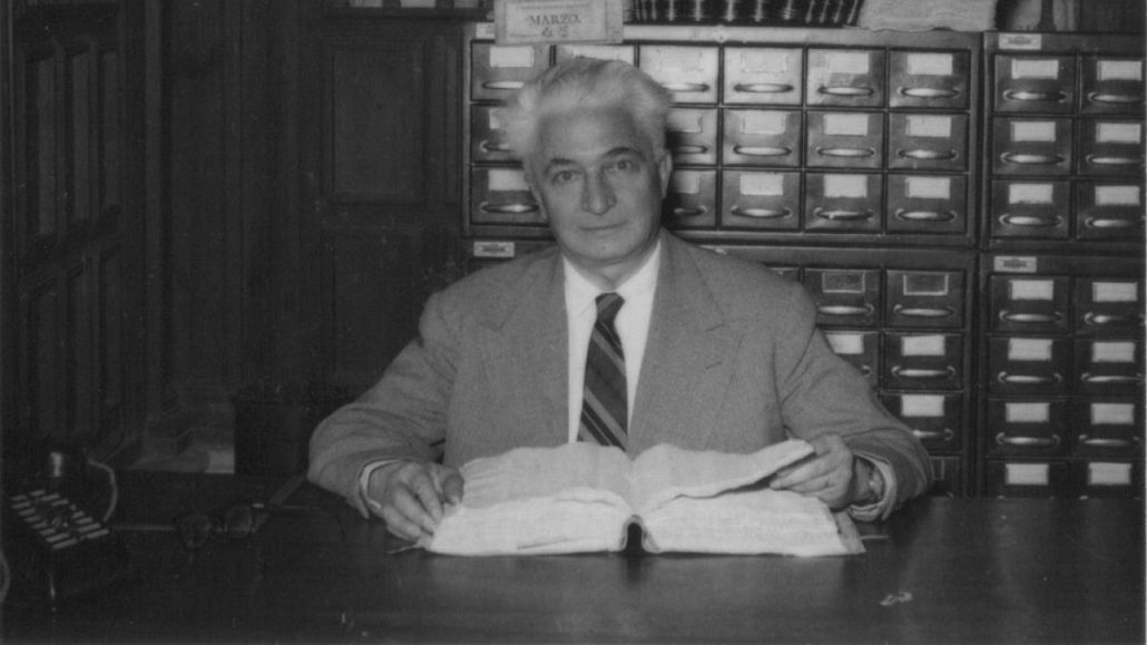 Photo of Fernand Braudel in the library.