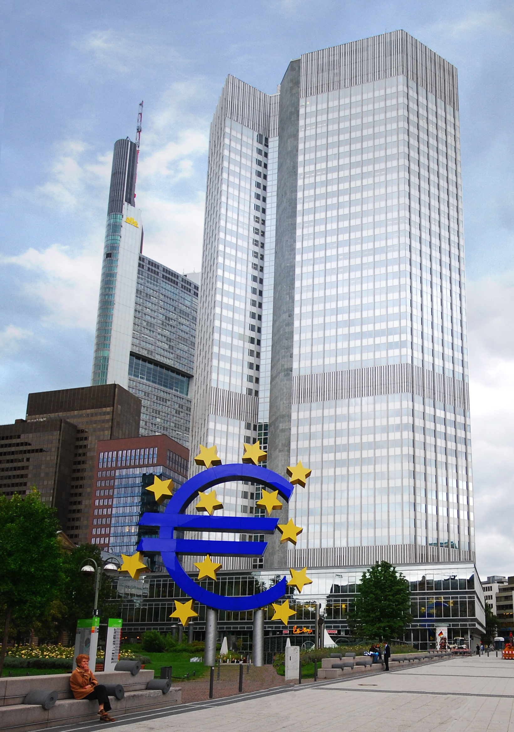ECB warns of AI stock bubble risk