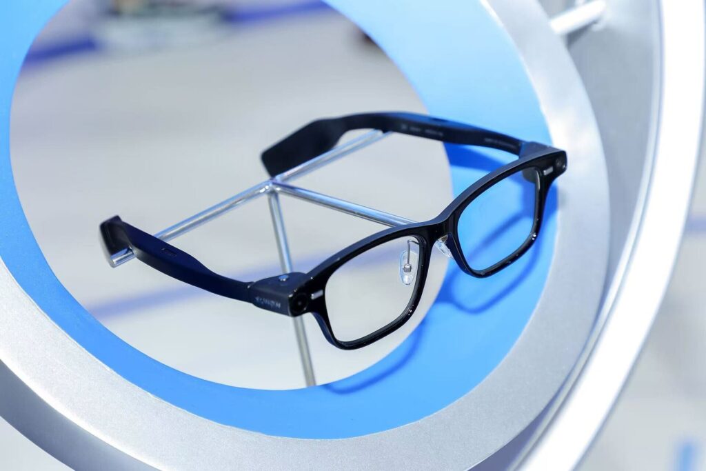 Alibaba Quark AI Glasses, Qwen language model, wearables AI, hands-free payments glasses, on‑device AI, smart eyewear ecosystem, Snapdragon AR1 wearable chip, voice-controlled glasses, Chinese AI glasses market, Alibaba wearable launch, productivity wearables, Quark assistant integration