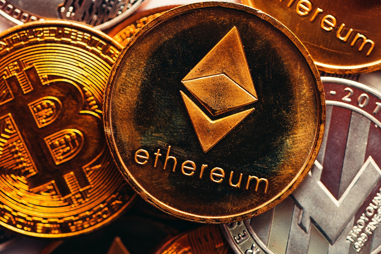 BTC and ETH hold key levels as traders eye next breakout