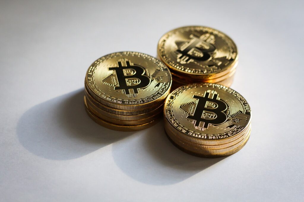 UK ministers urge a ban on crypto donations in politics, citing difficulties in tracking donors and risks of foreign interference in elections.