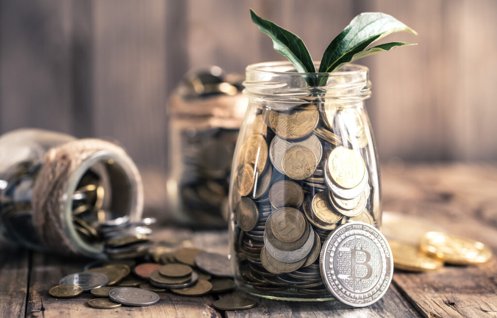 Trump’s executive order permits cryptocurrencies in 401(k) plans, aiming to enhance returns and asset diversification for retirees.