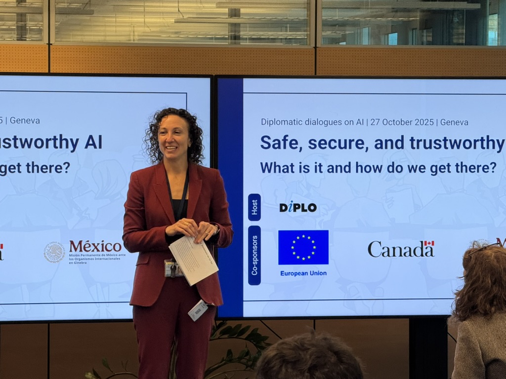 FDFC5338-D724-4C8D-A7AF-E9C3B2E293C0_1_105_c Crowd, Person, People, Adult, Female, Woman, Audience, Face, Head, Speech, Clothing, Coat, Electronics, Screen, Lisa Feldman Barrett