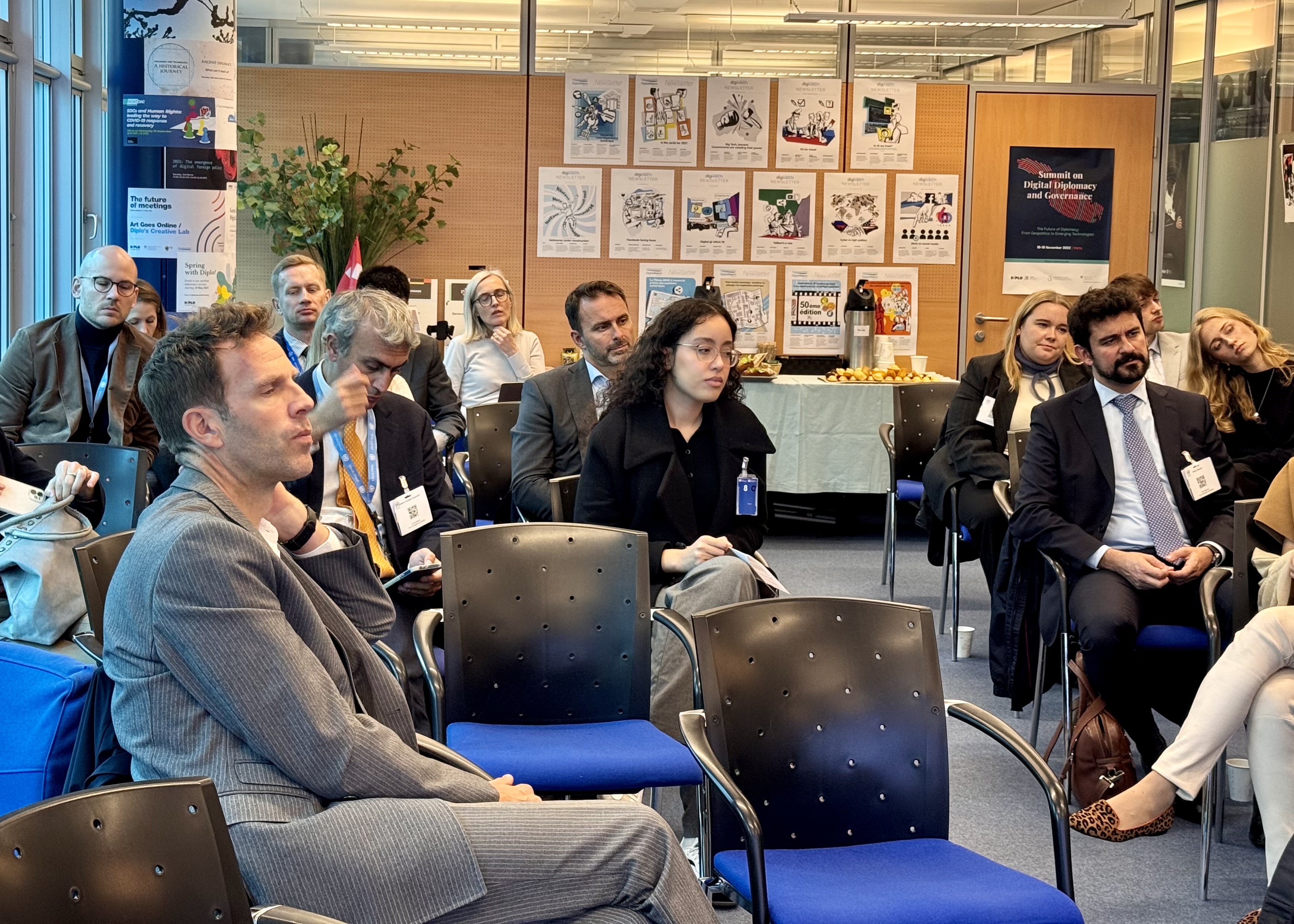 IMG_4134 People, Person, Adult, Female, Woman, Accessories, Glasses, Male, Man, Crowd, Wristwatch, Chair, Furniture, Bag, Handbag, Clothing, Footwear, Shoe, Indoors, Formal Wear, Tie, Suit, Cup, Pen, Audience, Lucas Bernardi, Benito Floro, Malkoçoğlu Bali Bey, Jesper Lundgaard, David Guttenfelder, Laura Räty, Galt Niederhoffer, Emma Knyckare