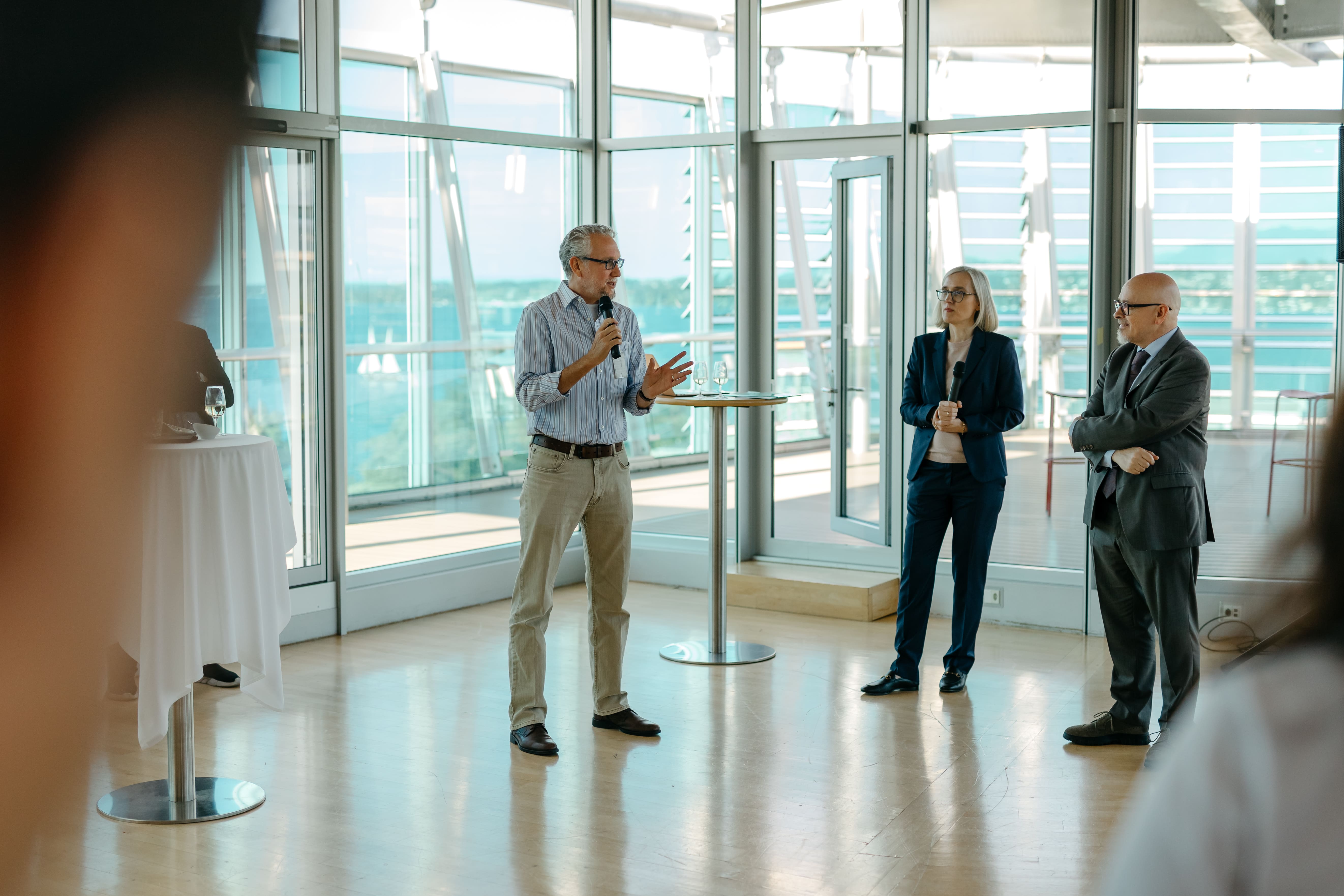 LAZA2155-min Adult, Female, Person, Woman, Male, Man, Clothing, Footwear, Shoe, Accessories, Belt, Electrical Device, Microphone, Coat, Crowd, Glasses, Formal Wear, Tie, Jordan Klepper, António Damásio