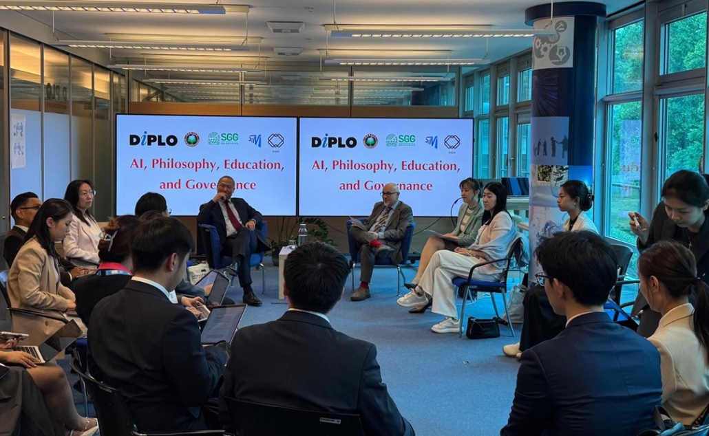 Crowd, Person, Adult, Female, Woman, People, Audience, Male, Man, Accessories, Bag, Handbag, Debate, Speech, Clothing, Footwear, Shoe, Face, Head, Computer, Electronics, Laptop, Pc, Chair, Furniture, Glasses, Constance Lloyd, Béni Egressy, Ratchanok Intanon, Margaret Chin, Yukari Nakano, Midori Ito, Ji Chunhua, Roy Bittan, Mitsuko Horie