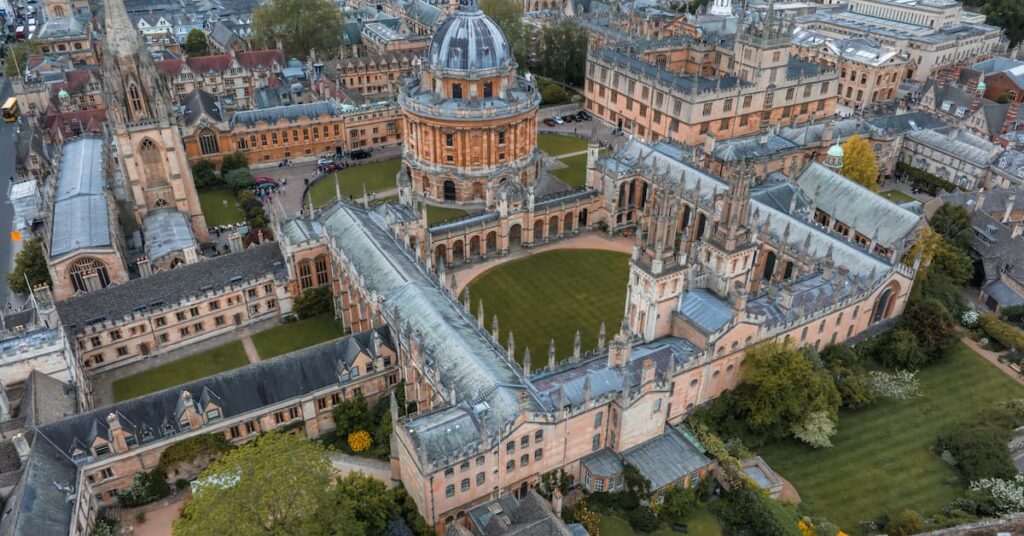 UNESCO and Oxford University launch global AI course for courts